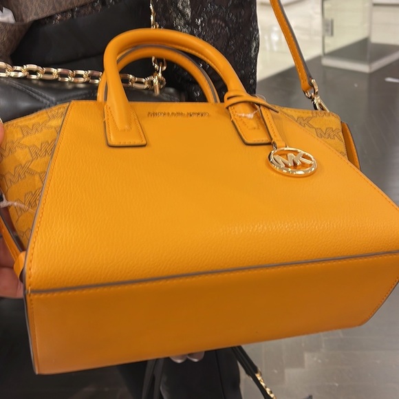 Michael Kors Avril Small Signature PVC Top Zip Satchel Crossbody Bag
Honeycomb - Picture 11 of 16